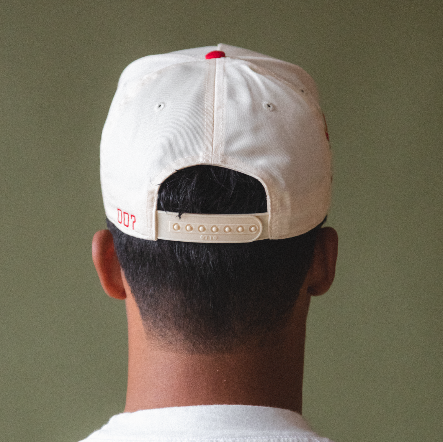 The Classic Two-Tone Snapback // Red & Créme